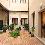 El Encanto De Alfileritos